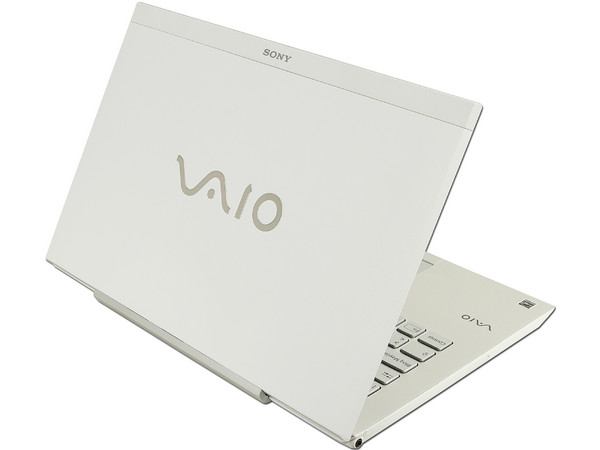 Laptop Sony Vaio VPCSB25FL:
Procesador Intel Core i5-2410M (2.3 GHz),
Memoria de 4GB DDR3, Disco Duro de 640GB,
Pantalla LED de 13.3