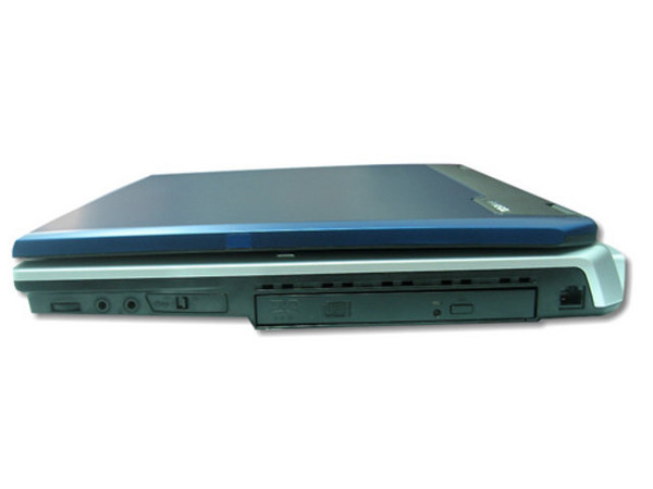 Computadora Portátil Toshiba A40-SP151, 
Procesador Mobile Intel Pentium 4 a 2.80Ghz, 
256MB en Memoria, Disco Duro de 40GB, 
DVD-ROM + CD-RW 24x, Pantalla TFT de 15 Pulg., 
Modem 56K, Red 10/100Mbps, Red Inalámbrica 802.11g
Windows XP Profesional