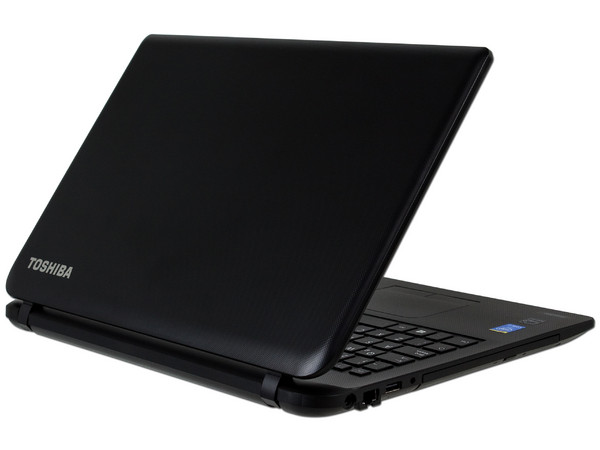 Laptop Toshiba Satellite C55-B5218KM:
Procesador Intel Core i3-4005U (1.7 GHz),
Memoria 4 GB DDR3L, D.D. de 500 GB,
Video Intel HD Graphics, Pantalla LED de 15.6