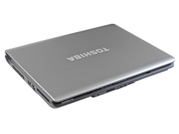 Portátil Toshiba Satellite PRO L300-SP5809R:
Procesador Intel Core 2 Duo(2.0GHz),
Memoria de 3GB DDR II, Disco Duro de 320GB,
Pantalla de 15.4