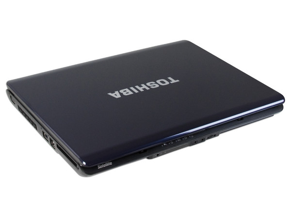 Portátil Toshiba Satellite PRO L305-SP5806R:
Procesador Intel Dual Core(2.0GHz),
Memoria de 1GB DDR II, Disco Duro de 160GB,
Pantalla de 15.4