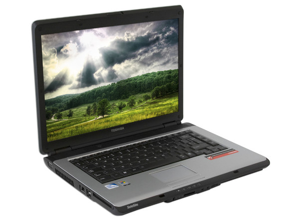 Portátil Toshiba Satellite L305-SP6934R:
Procesador Intel Celeron 585 (2.16GHz),
Memoria de 1GB DDR II, Disco Duro de 160GB,
Pantalla de 15.4