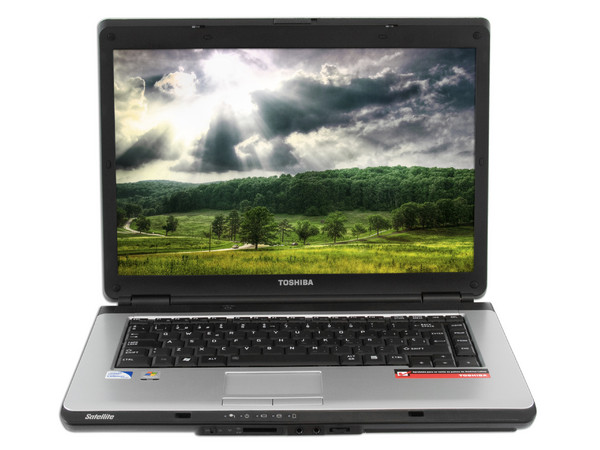 Portátil Toshiba Satellite L305-SP6934R:
Procesador Intel Celeron 585 (2.16GHz),
Memoria de 1GB DDR II, Disco Duro de 160GB,
Pantalla de 15.4