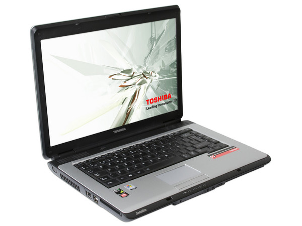 Portátil Toshiba Satellite L305D-SP6979R:
Procesador AMD Sempron SI-42 (2.1GHz),
Memoria de 1GB DDR II, Disco Duro de 160GB,
Pantalla de 15.4