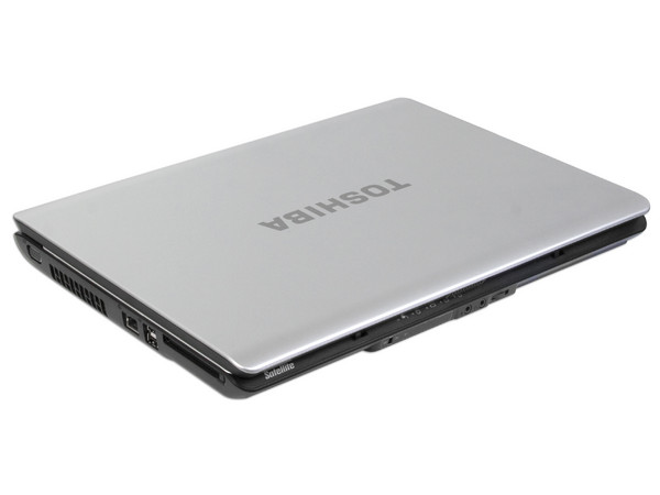 Portátil Toshiba Satellite L305D-SP6979R:
Procesador AMD Sempron SI-42 (2.1GHz),
Memoria de 1GB DDR II, Disco Duro de 160GB,
Pantalla de 15.4