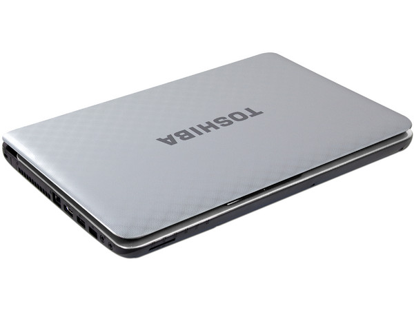 Laptop Toshiba Satellite L745-SP4176FM:
Procesador Intel Core i5-2430M (2.40GHz), 
Memoria de 4GB DDR3, D.D. de 500GB, 
Pantalla LED HD de 14”, Video Intel HD Graphics 3000,
Super-Multi DVD/RW, Red 802.11b/g/n, 
Windows 7 Home Premium (64 bits)