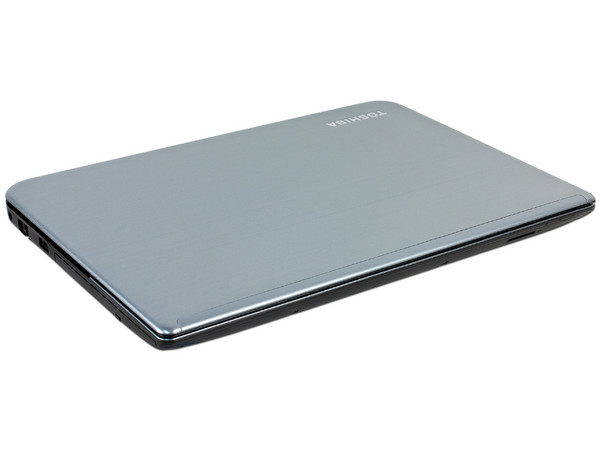 Laptop Toshiba Satellite S40-ASP4266SM:
Procesador Intel Core i5-3337U (hasta 2.7 GHz) 3era Generación,
Memoria 4 GB DDR3, D.D. de 750 GB,
Pantalla LED de 14
