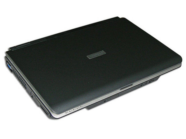 Computadora Portátil Satellite  M100-SP1022,
Procesador Intel Celeron M420 de 1.6Ghz,
Memoria de 512MB DDRII, Pantalla 14.1