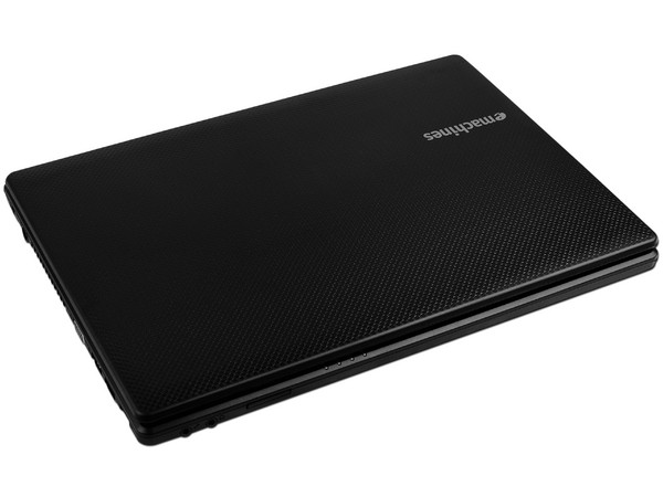 Laptop eMachines D528-2062:
Procesador Intel Celeron T3500 (2.10GHz),
Memoria de 2GB DDR3, Disco Duro de 250GB,
Video Intel GMA 4500M, Pantalla LCD de 14