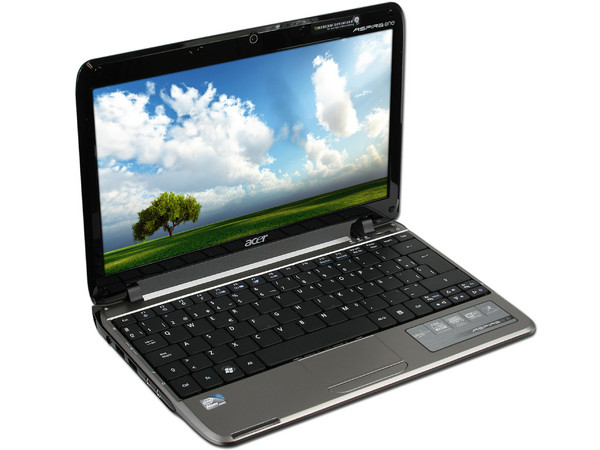 Netbook Acer Aspire One 751H-1422:
Procesador Intel Atom Z520 (1.33 GHz),
Memoria de 2GB DDR II, Almacenamiento Interno 250GB,
Pantalla de 11.6