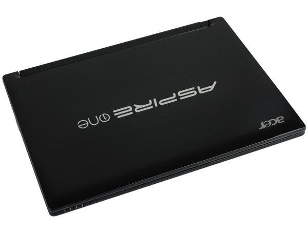 Netbook Acer Aspire ONE D255E-2826:
Procesador Intel Atom N450 (1.66GHz),
Memoria de 1GB DDR2,  Disco Duro 160GB,
Pantalla LED de 10.1