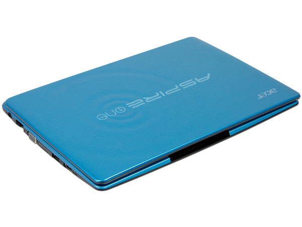 Netbook Acer Aspire ONE 722-0881:
Procesador AMD Dual-Core C50 (1.0 GHz),
Memoria de 2GB DDR3,  Disco Duro 320GB,
Pantalla LED de 11.6