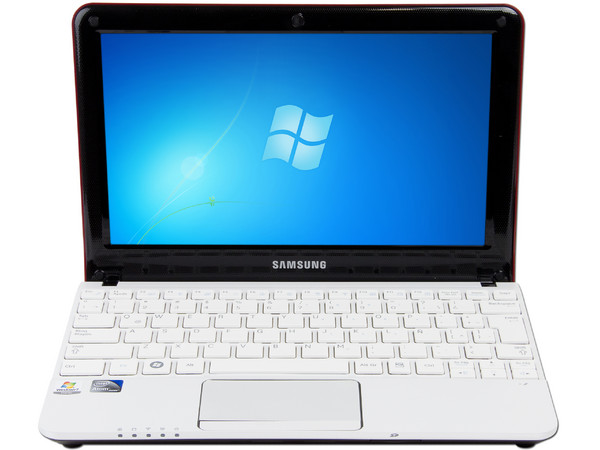 Netbook  Samsung NC-110-A05MX:
Procesador Intel Atom N455 (1.66 GHz),
Memoria de 2GB DDR3, DD 320GB,
Pantalla LED de 10.1