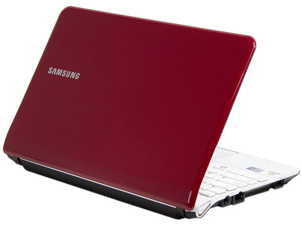 Netbook  Samsung NC-110-A05MX:
Procesador Intel Atom N455 (1.66 GHz),
Memoria de 2GB DDR3, DD 320GB,
Pantalla LED de 10.1