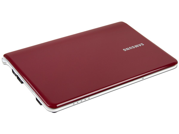 Netbook  Samsung NC-110-A05MX:
Procesador Intel Atom N455 (1.66 GHz),
Memoria de 2GB DDR3, DD 320GB,
Pantalla LED de 10.1