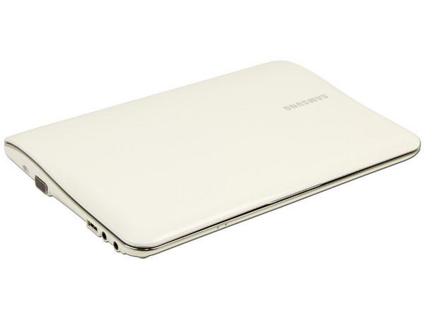 Netbook  Samsung NF210-A01MX:
Procesador Intel Atom N455 (1.66 GHz),
Memoria de 2GB DDR3, DD 320GB,
Pantalla LED de 10.1