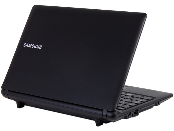 Netbook Samsung N102S-B:
Procesador Intel Atom N2100 (1.6 GHz),
Memoria de 2 GB DDR3, DD 320 GB,
Pantalla LED de 10.1