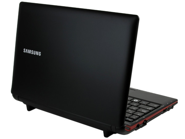 Netbook Samsung Mini NP-N145-JP03MX:
Procesador Intel Atom N450 (1.66 GHz),
Memoria de 1GB DDR II, DD 250GB,
Pantalla LED de 10.1