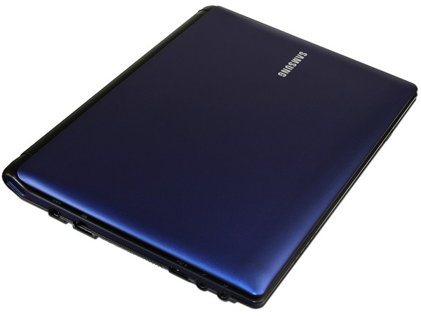 Netbook  Samsung Mini NP-N150-JA07MX:
Procesador Intel Atom N450 (1.66 GHz),
Memoria de 2GB DDR II, DD 250GB,
Pantalla de 10.1