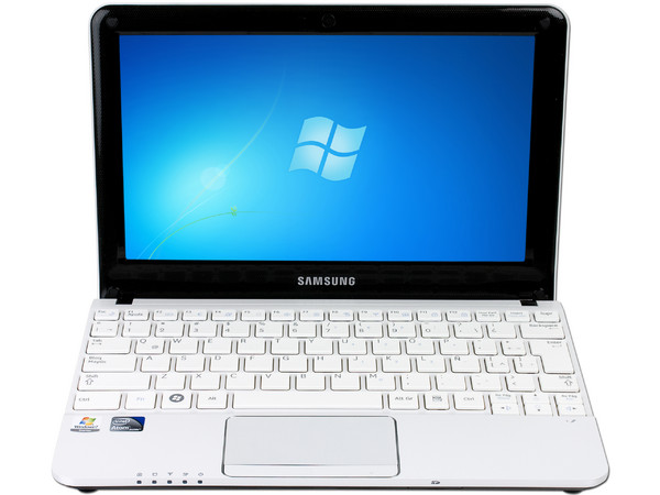 Netbook  Samsung Mini NP-NC110-A01MX:
Procesador Intel Atom N455 (1.66 GHz),
Memoria de 2GB DDR3, DD 320GB,
Pantalla LED de 10.1