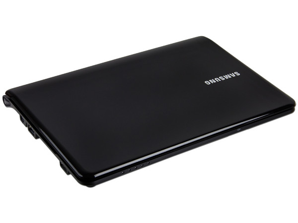 Netbook  Samsung NC110-A07MX:
Procesador Intel Atom N570 (1.66GHz),
Memoria de 2GB DDR3, DD 320GB,
Pantalla LED de 10.1