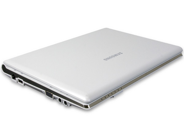 Netbook Samsung Mini NC20:
Procesador VIA Nano ULV U2250 (1.3+GHz),
Memoria de 1GB DDR II,  Almacenamiento Interno 160GB,
Pantalla de 12.1