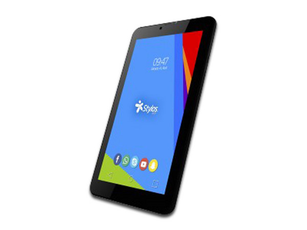 Tablet Stylos Cerea 3G:
Procesador Quad Core,
Memoria RAM de 1GB, Almacenamiento de 8GB,
Cámaras: Frontal y posterior, Pantalla LED Touch de 7