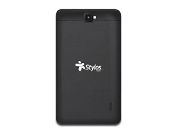 Tablet Stylos Cerea 3G:
Procesador Quad Core,
Memoria RAM de 1GB, Almacenamiento de 8GB,
Cámaras: Frontal y posterior, Pantalla LED Touch de 7