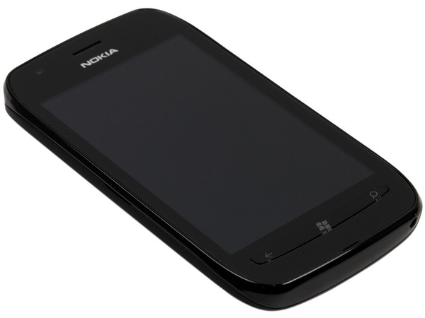 Smartphone Nokia Lumia 710 con Pantalla Touch, Cámara de 5MP, conexión Wi-Fi y S.O. Windows Phone 7.5. Región 4