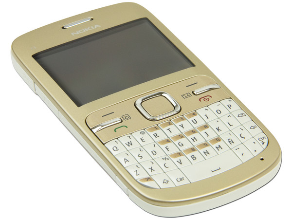 Celular Nokia C3 con teclado QWERTY, cámara de 2 MP y conexión Wi-Fi. Color Dorado. Región 4