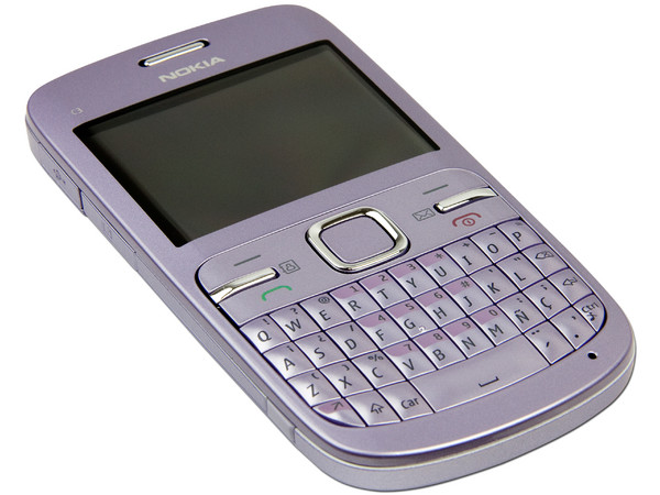 Celular Nokia C3 con teclado QWERTY, cámara de 2 MP y conexión Wi-Fi. Color Lila. Región 4