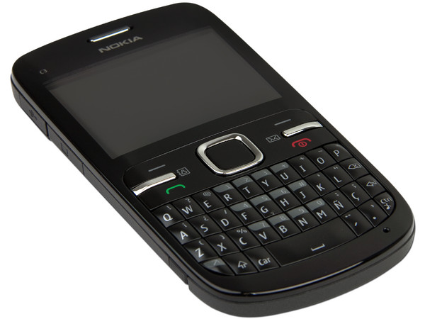 Celular Nokia C3 con teclado QWERTY, cámara de 2 MP y conexión Wi-Fi. Color Negro. Región 4