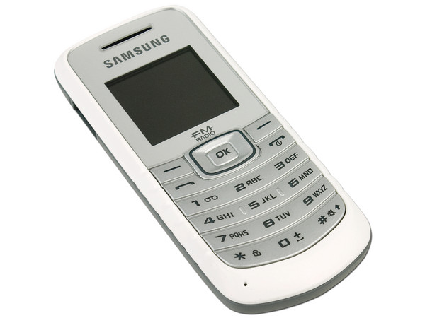 Celular Samsung  E1086, Tipo barra delgado, radio FM. Color Blanco. Región 4