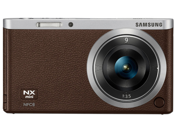 Cámara Fotográfica Digital Samsung NX Mini de 20.5MP, Video Full HD (1920 x 1080), Pantalla Touch Flip Up, Wi-Fi, NFC.