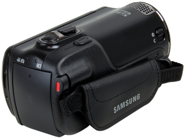 Cámara de Video Samsung, Zoom Óptico 52x, graba en Memorias SDHC.