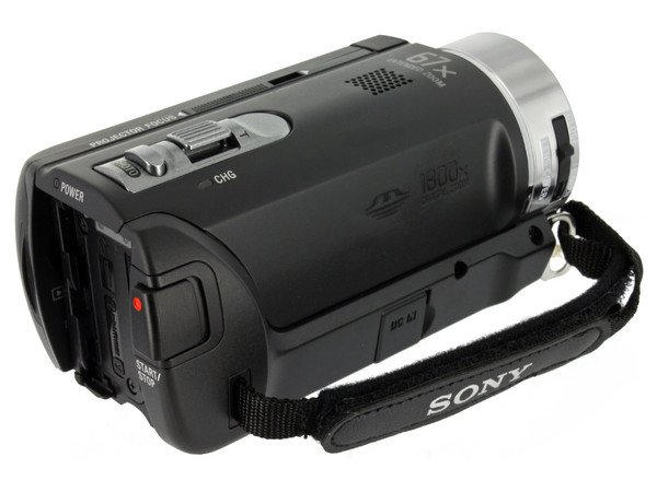 Cámara de Video con Proyector Integrado Sony, Zoom Óptico 57x, graba en Memorias Memory Stick y SDXC.