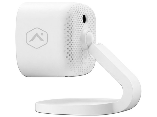Cámara Tipo Bala Alarm.com ADC-V516 de 2MP (1920 x 1080), Lente de 3.19mm, IR hasta 4m, Wi-Fi. Color blanco.