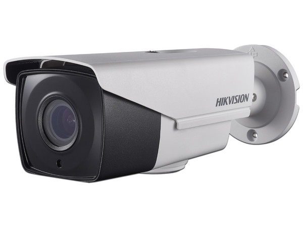 Cámara de vigilancia tipo bala Hikvision TurboHD 1080p con lente de 2.8mm, IR hasta 40m.