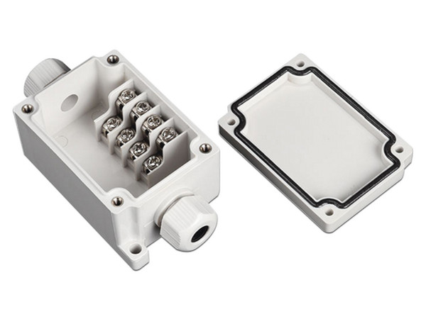 Caja de Conexión Exterior PRECISION PST-TJ-4P con Conexión Lateral para 4 Líneas (doble tornillo). Incluye Glándulas, Color Blanco.