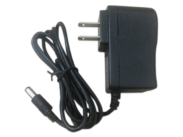Fuente de Poder Regulada Saxxon CSE1201-E de 12V - 1A, Ideal para Equipos de CCTV. Color Negro.