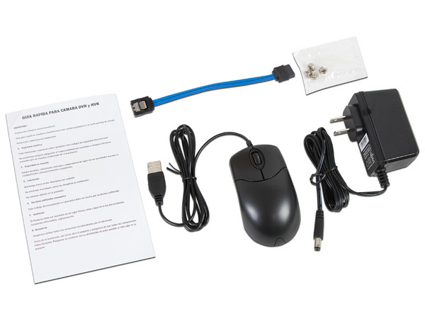 Kit de seguridad SAXXON Trihibrido con DVR SAX7204HS3 de 4 canales y 4 cámaras tipo bullet BFX3172CV, no incluye disco duro.