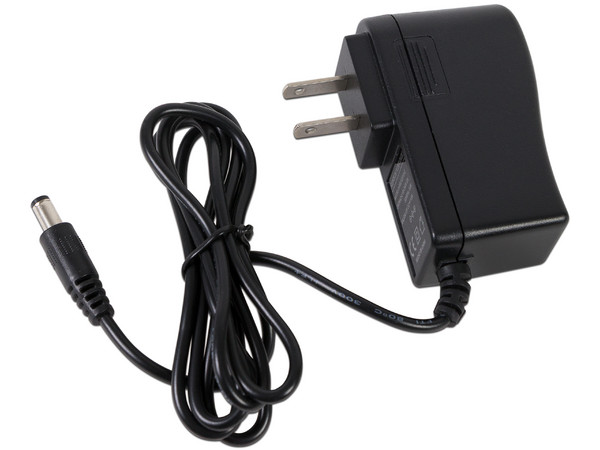 Fuente de poder regulada SAXXON PSU12015E de 12V, 1.5A para equipos de CCTV. Color Negro.