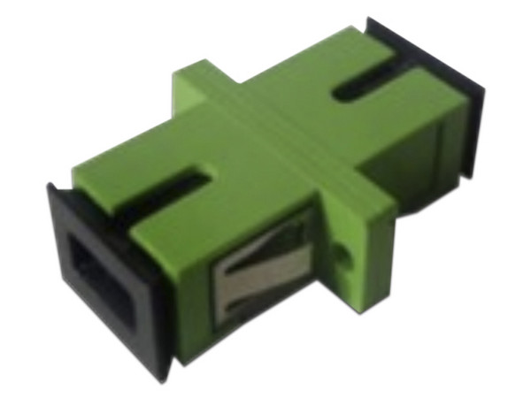 Adaptador SBE TECH Monomodo de SC a APC para fibra óptica. Color verde con orejas