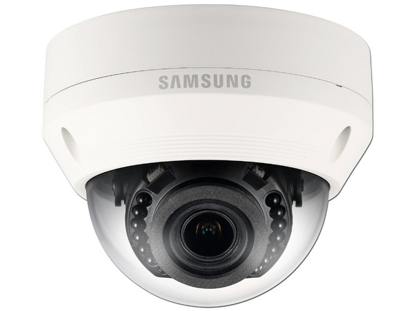 Cámara IP de videovigilancia tipo domo Samsung WiseNet Lite con 1.3MP HD con protección IP66, IK10.