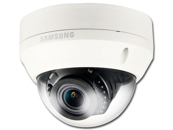 Cámara IP tipo domo de vigilancia Samsung SNV-L6083R de 2MP HD con protección vandálica y video análisis.
