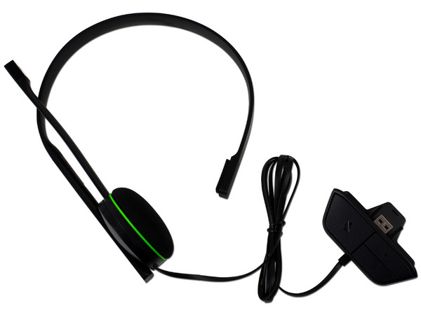 Consola Xbox One, Halo The Master Chief Collection, 500 GB,  incluye control inalámbrico y audífonos.