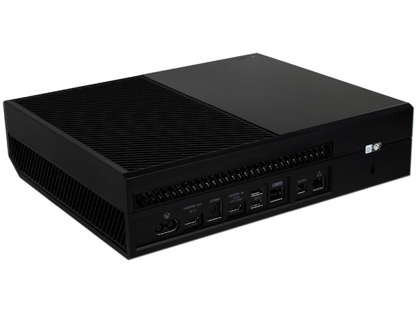 Consola Xbox One, Halo The Master Chief Collection, 500 GB,  incluye control inalámbrico y audífonos.