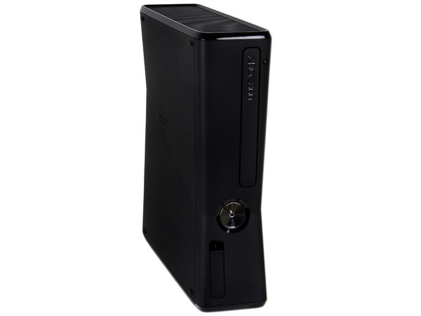 Consola Xbox 360 Slim 4GB, Wi-Fi integrado, incluye Juego Lego Pirates of the Caribbean.