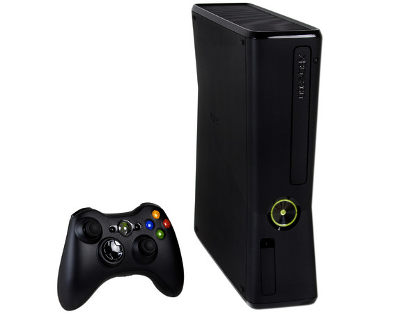 Consola Xbox 360 Slim, con 4GB de memoria, incluye FIFA 13.