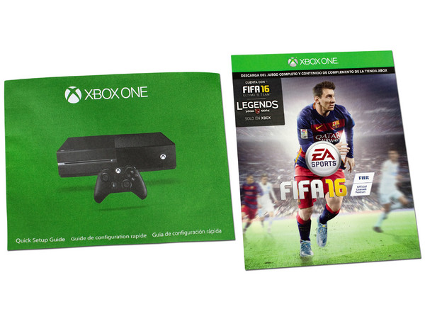 Consola Xbox One con juego FIFA 16.
